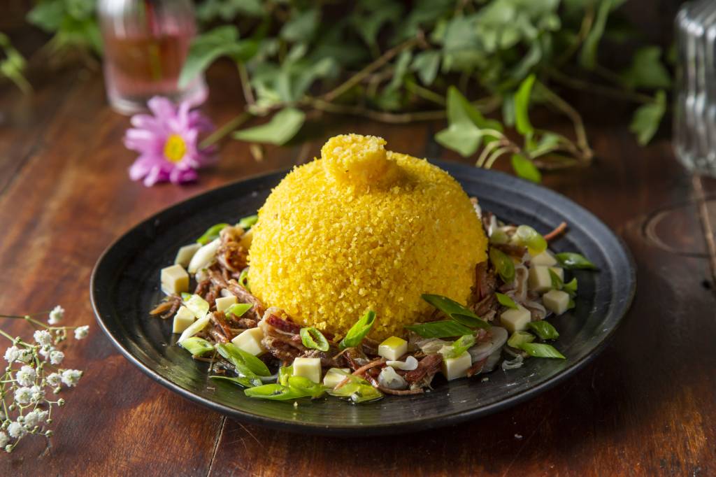 Receita de cuscuz com carne seca acebolada – Nica Café Receita de Cuscuz com carne-seca acebolada, por Nica Café