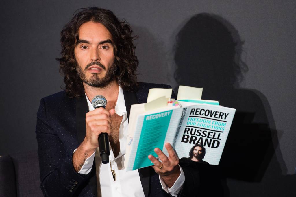 Russell Brand é acusado de estupro e outros a abusos