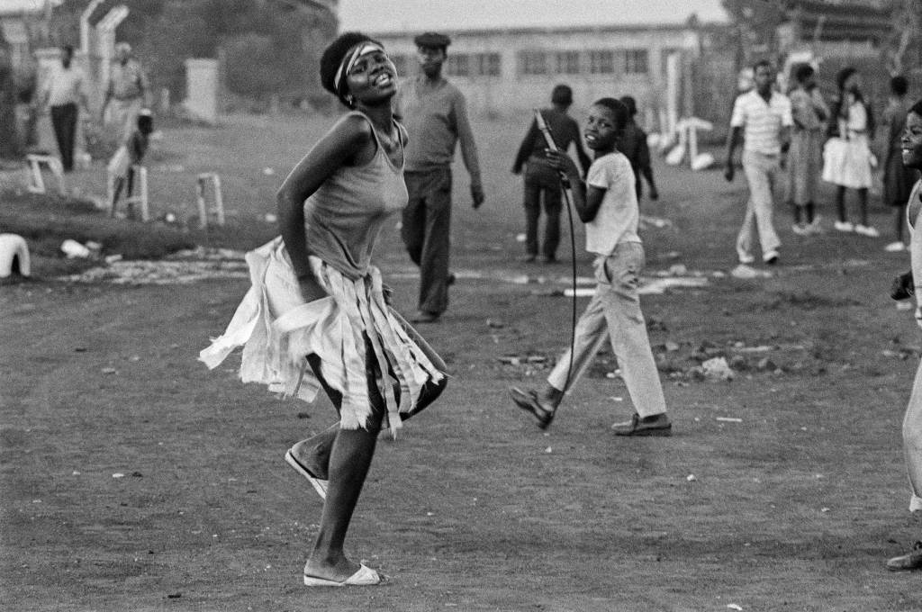 santu-mofokeng-artista-bienal-de-arte-de-sao-paulo-2023 As coreografias do impossível na Bienal de Arte de São Paulo 2023