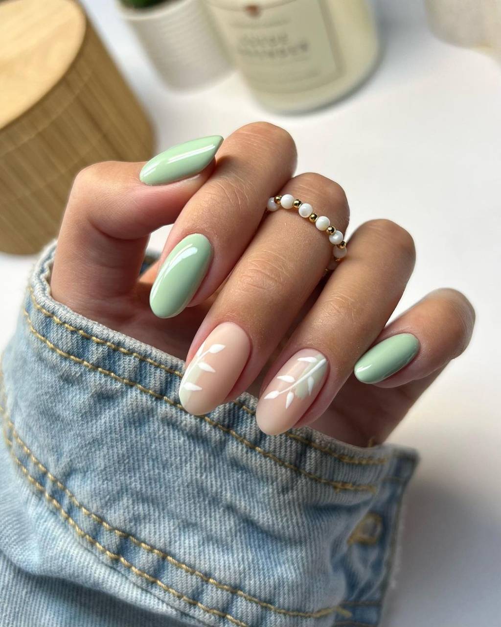 unhas-matcha Esmaltação em unha amendoada