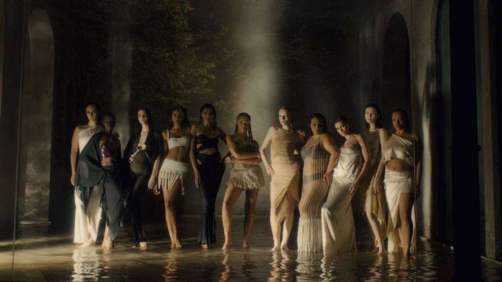 victoria-secret-tour-review-2 "Victoria's Secret The Tour" se reinventa como filme de arte