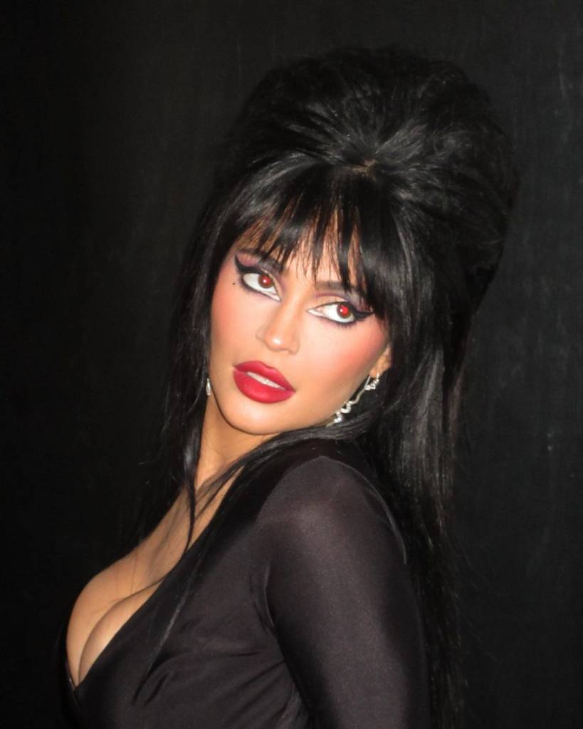 Kylie-Jenner-Halloween-make-produção-Dia-das-Bruxas Kylie-Jenner-Halloween-make-produção-Dia-das-Bruxas
