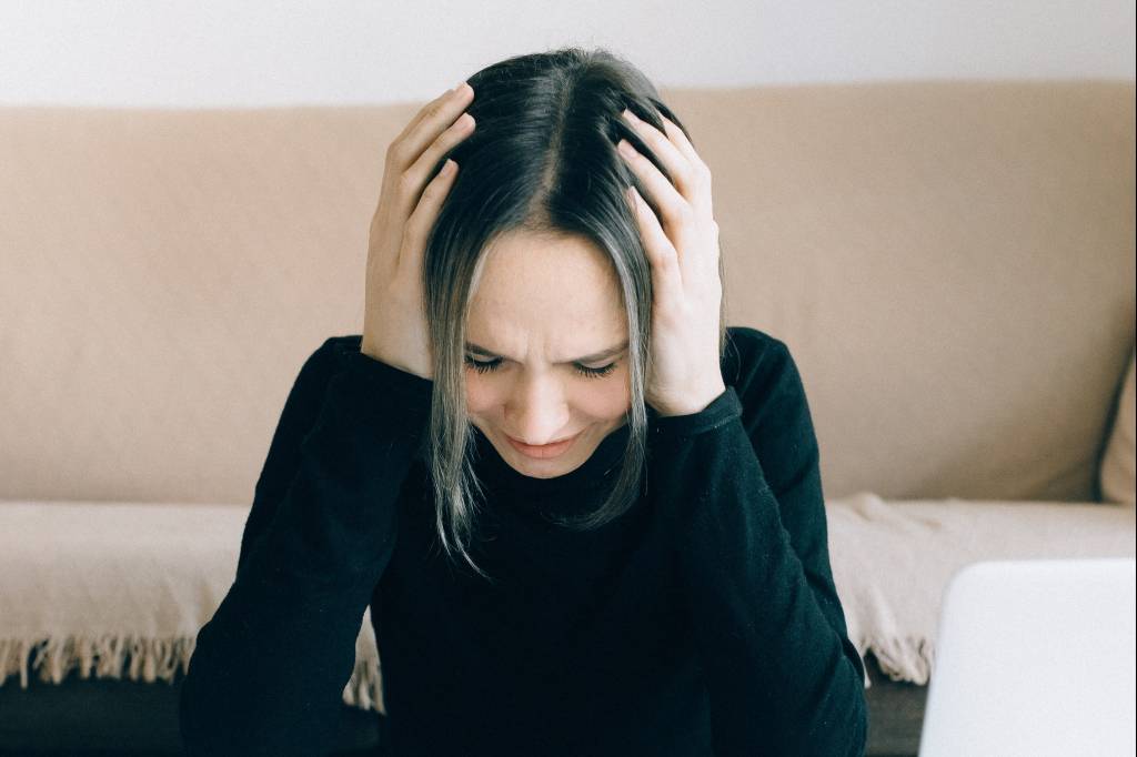 redes-sociais-influenciadoras-maternidade Mulher cansada