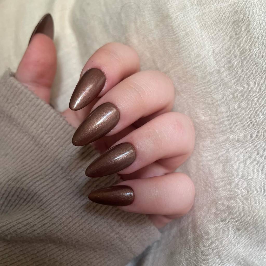 unhas-mocha_nailsbyren_ Cromada para quem quer experimentar com acabamentos