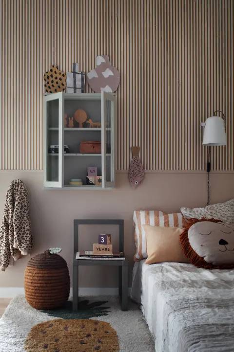 2. Sandberg Wallpaper – Divulgação O greige é um ótimo tom para trazer tranquilidade para um quarto infantil