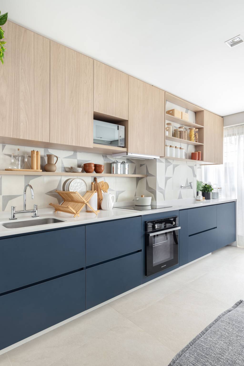 cozinha corredor azul – Foto Maura Mello cozinha corredor azul – Foto Maura Mello