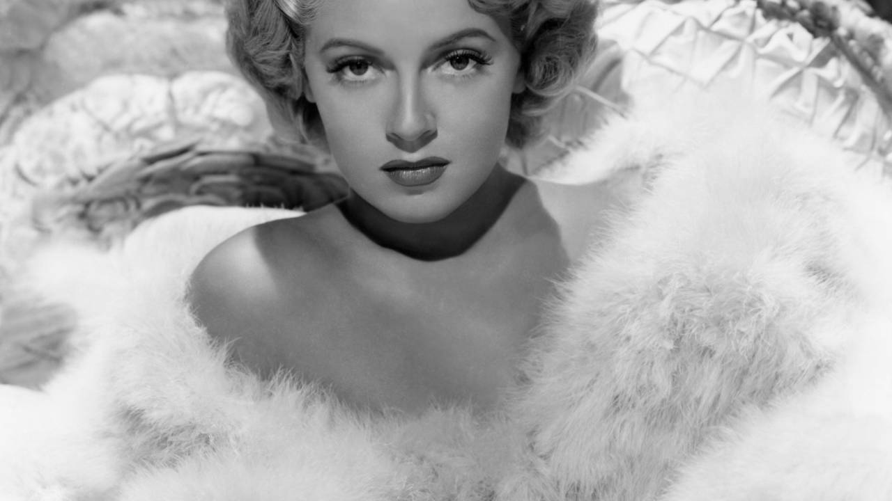 A atriz norte-americana Lana Turner, cuja vida foi marcada pelo assassinato de seu namorado