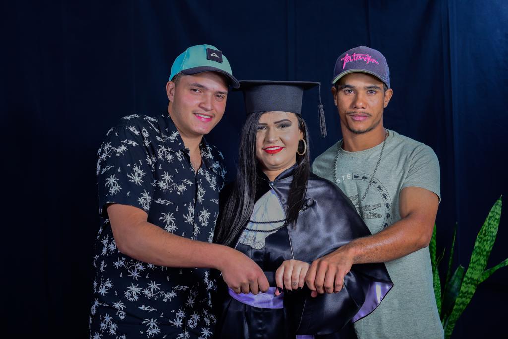 “Sou casada com dois maridos e amo minha vida como um trisal”