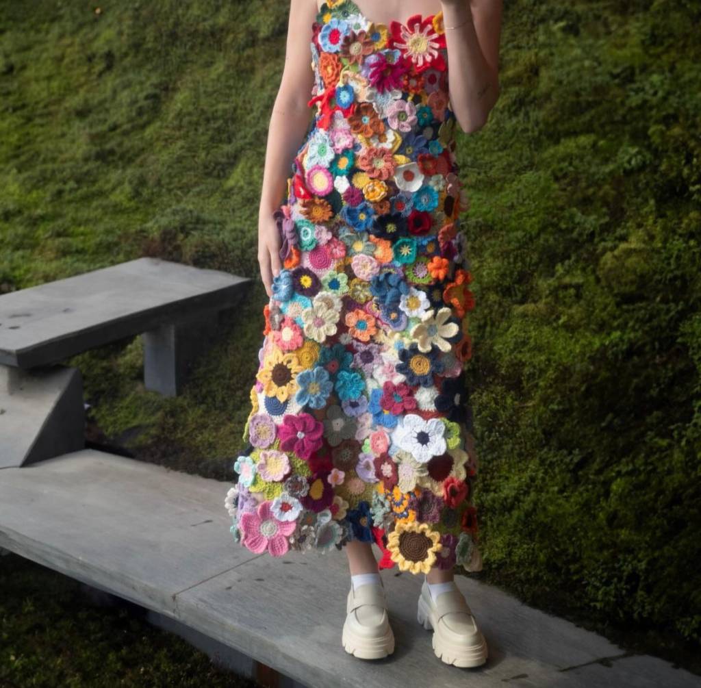 entenda-tendência-moda-handmade-3 Desde os bordados até os macramês, a moda artesanal é uma ótima oportunidade para o verão