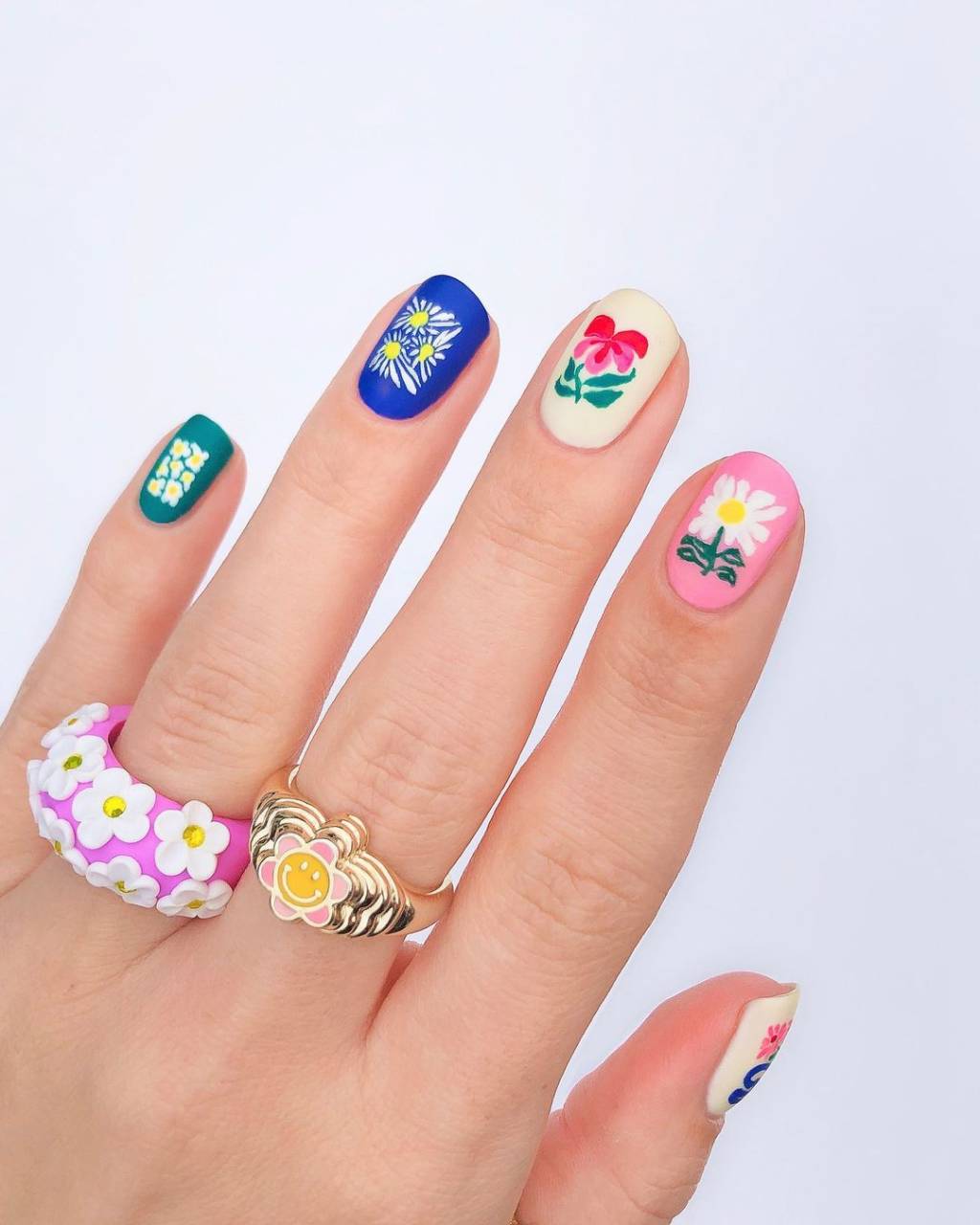 nail-art-colorida-com-estampa-de-flores 8 nail arts perfeitas para usar no verão