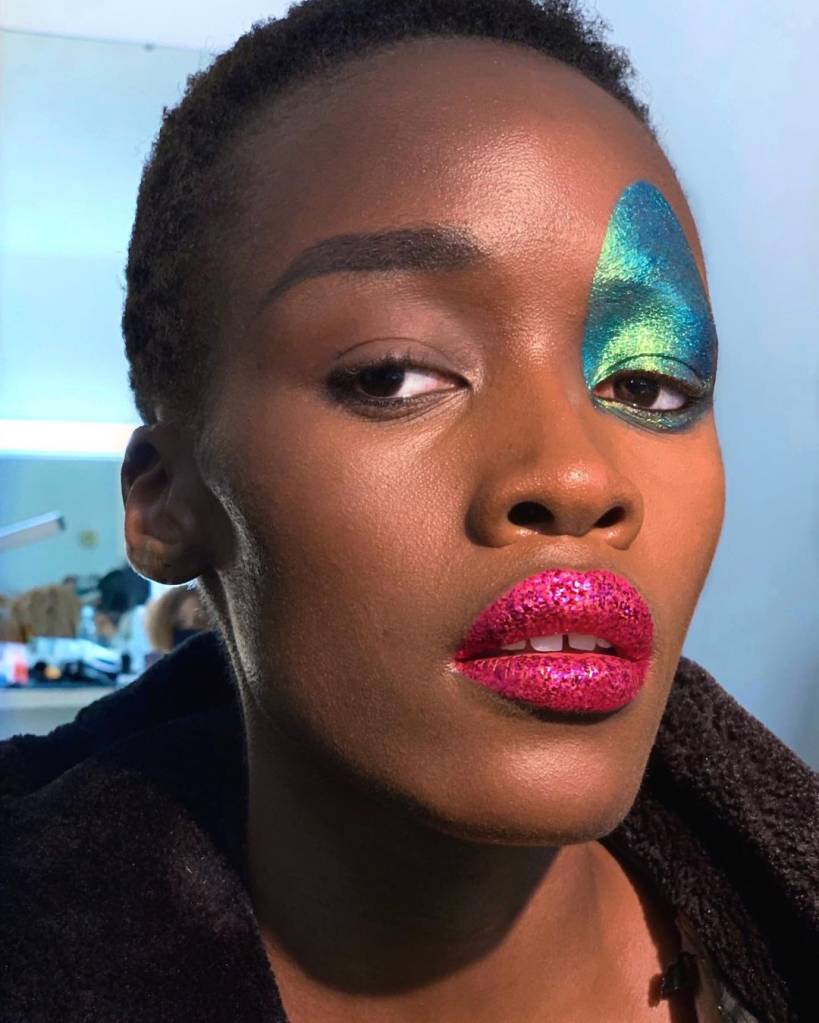 Glitter-Lips-como fazer-aplicar-brilhos-nos-lábios-Carnaval-2024-maquiagens Glitter-Lips-como fazer-aplicar-brilhos-nos-lábios-Carnaval-2024-maquiagens
