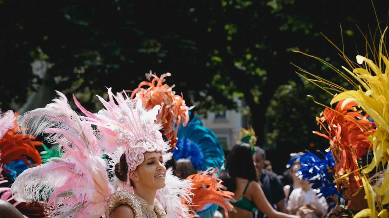Já tá marcando a agenda para o pré-Carnaval? A Claudia te mostra um guia para você aproveitar a folia antes do feriado