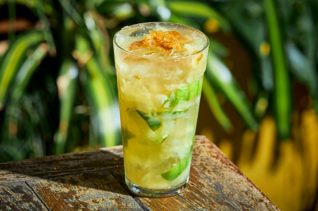 drinques-coloridos-para-carnaval-6 Nada como um bom clássico para refrescar neste calor