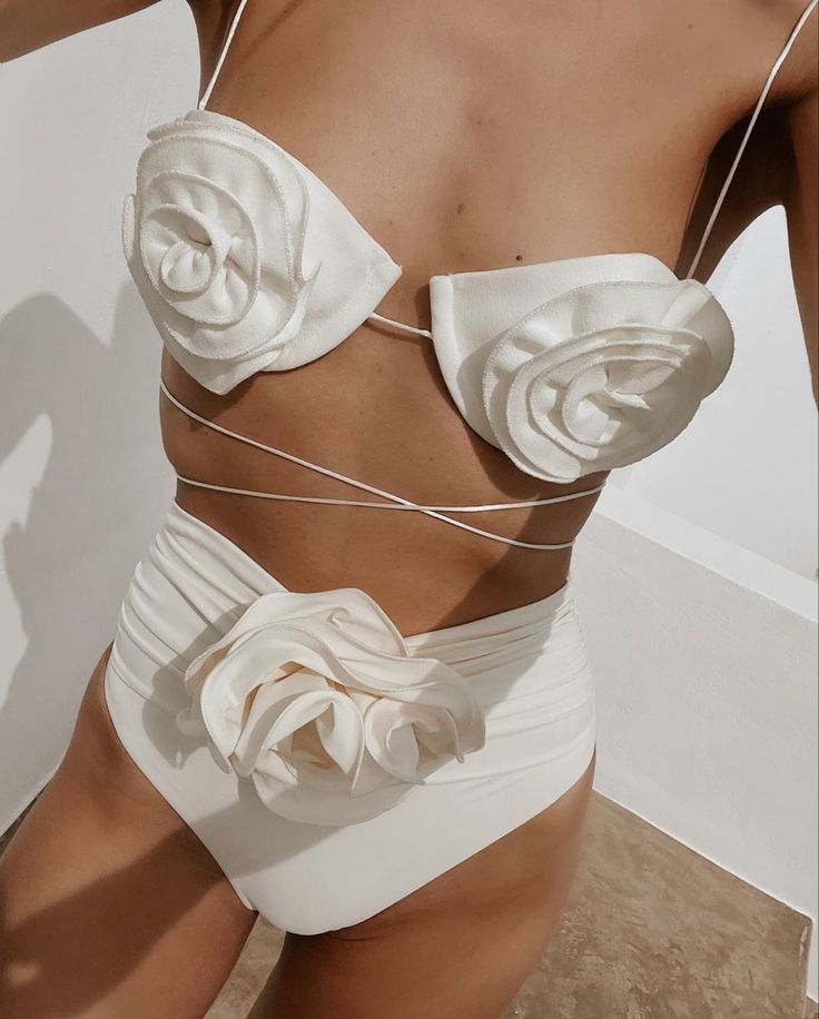 moda-verao-2024-flores-3d moda praia 2024 - biquíni de flor 3D