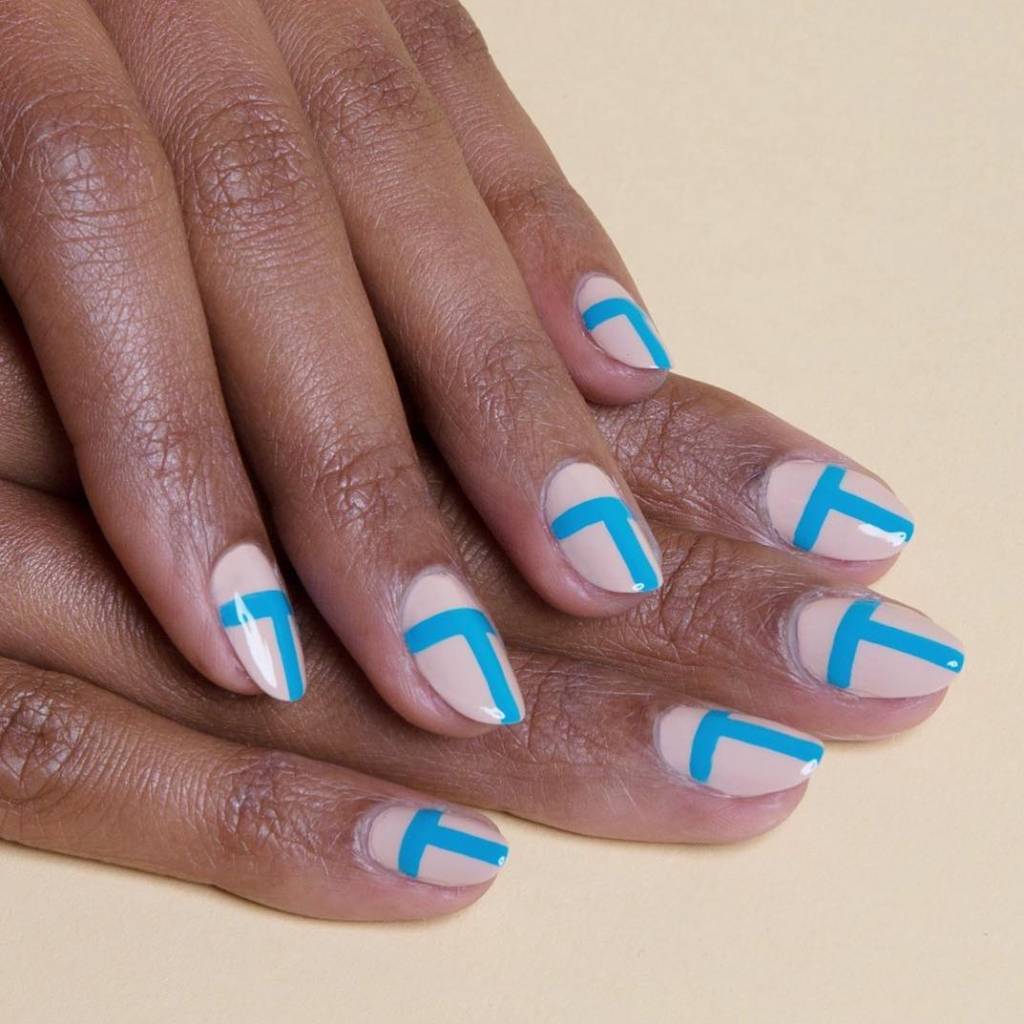 nail-art-azul-linhas nail art azul claro
