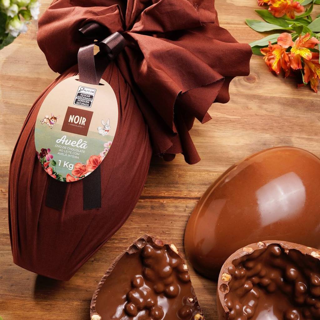 Noir Chocolates – Ovo de chocolate ao leite com avelã em pedaços (1kg – R$ 259,90) Noir Chocolates - Ovo de chocolate ao leite com avelã em pedaços (1kg - R$ 259,90)
