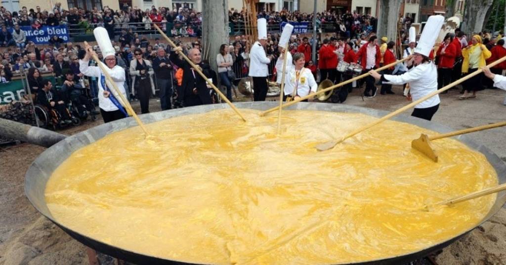 omelete-de-pascoa-franca Descubra como cada país celebra a Páscoa de maneira diferente.