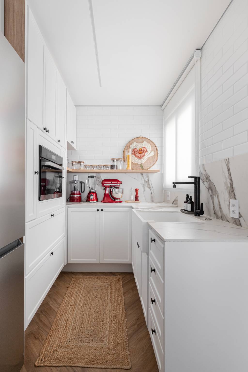 Cozinha provençal – Projeto Arqventura – Foto Gisele Rampazzo Cozinha com marcenaria provençal