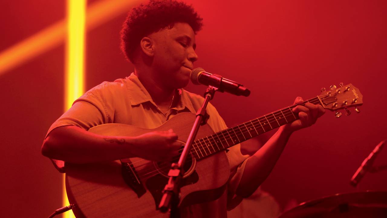 Entrevista com Mahmundi sobre carreira e inspirações musicais.