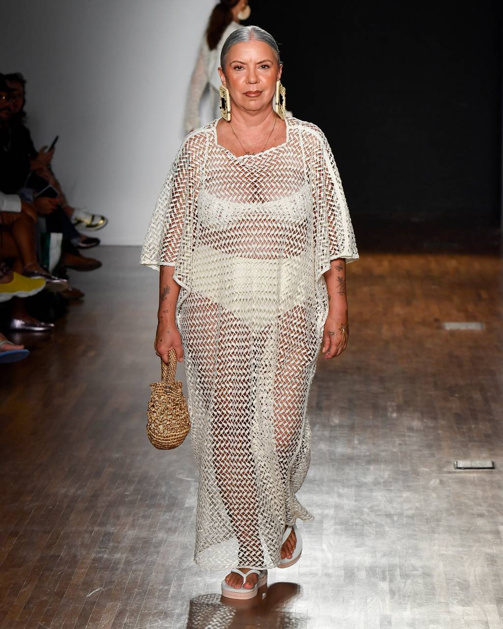 astrid-fontenelle-desfile-spfw Catarina Mina emociona ao trazer Astrid Fontenelle e artesãs para desfile