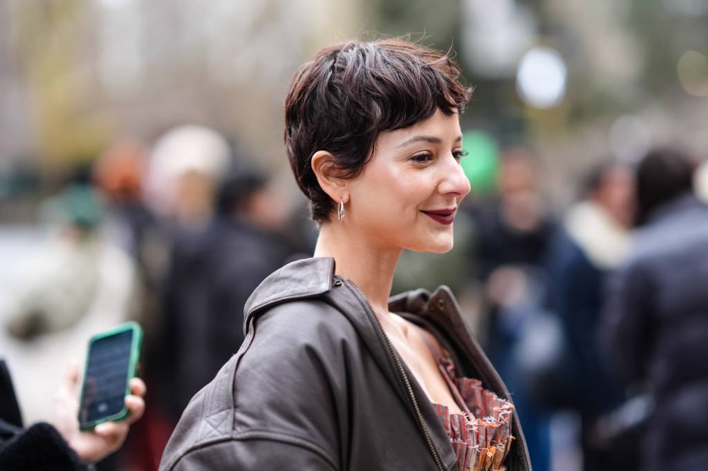 Aprenda a adaptar o corte pixie para diferentes texturas