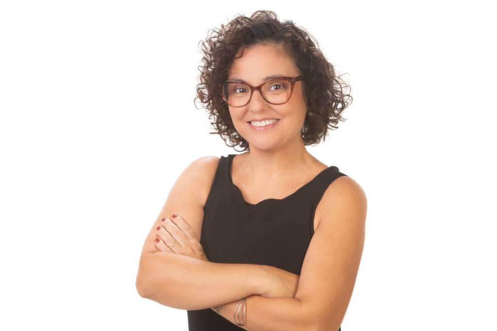 Fernanda Côrtes Retrato de Fernanda Côrtes: jornalista, autora de livros infantis e especialista em Psicologia Positiva