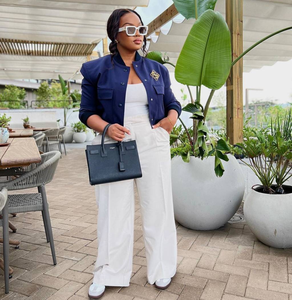 look-calca-branca-blazer-cropped look com calça branca