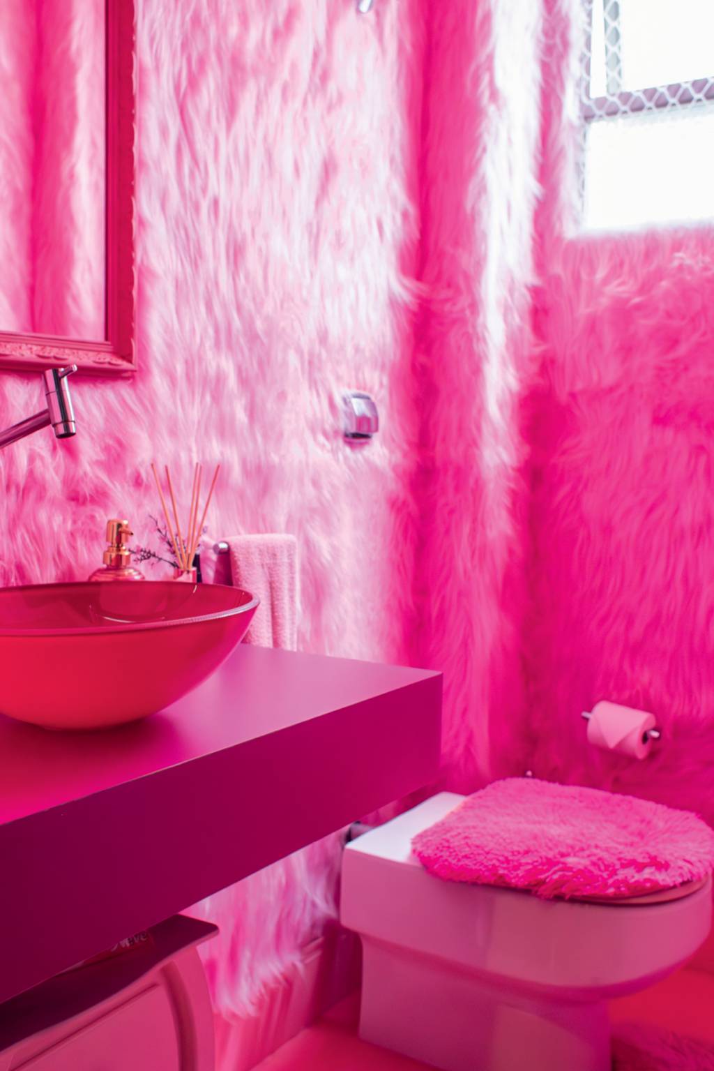 apartamento-diva-depressao-banheiro-pelucia-rosa Indoor, apartamento do Diva Depressão para CLAUDIA