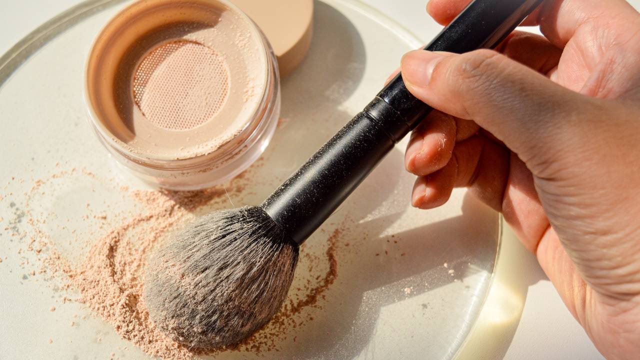 Pó compacto, solto ou translúcido: qual a diferença entre os produtos?