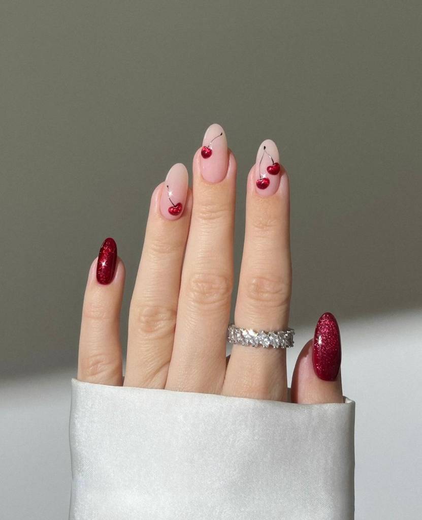 unhas-vermelhas-elegantes-para-inspirar-cerejas unhas vermelhas e elegantes