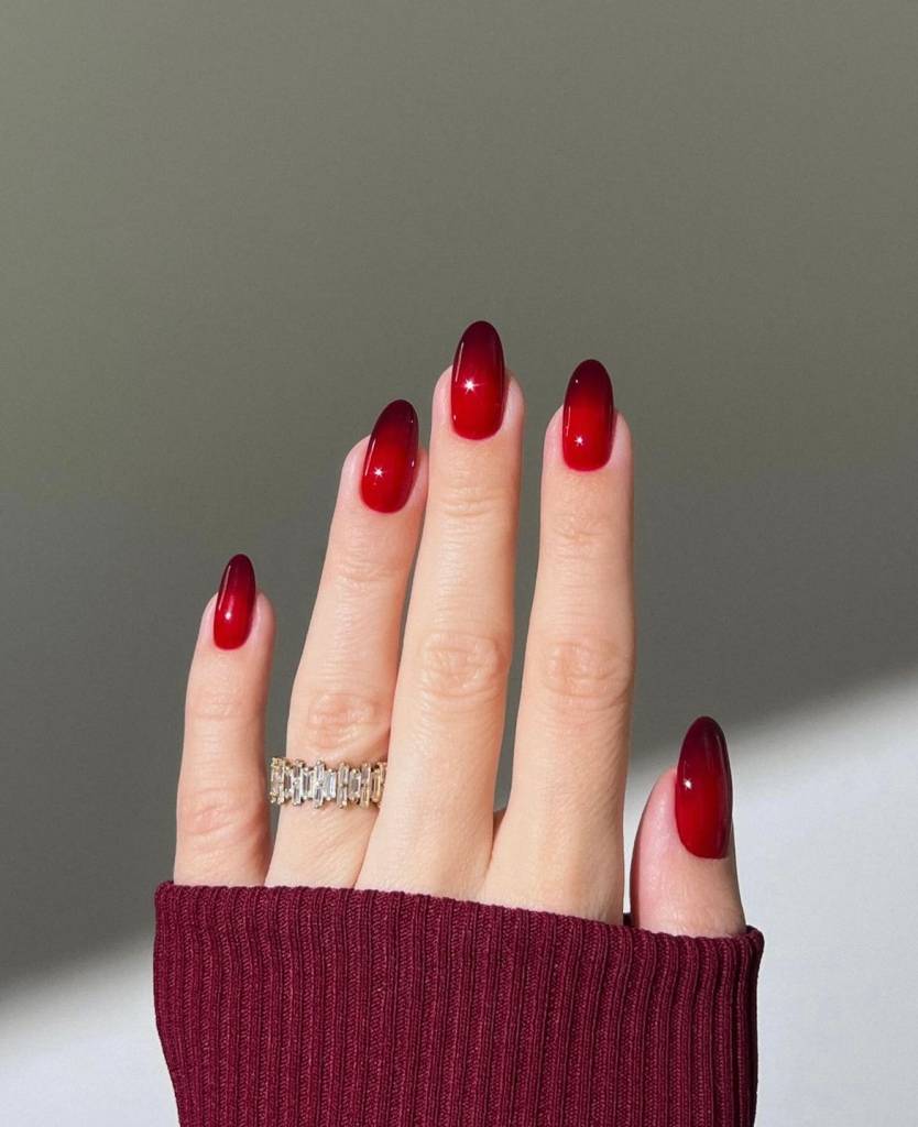 unhas-vermelhas-elegantes-para-inspirar-degrade unhas vermelhas e elegantes