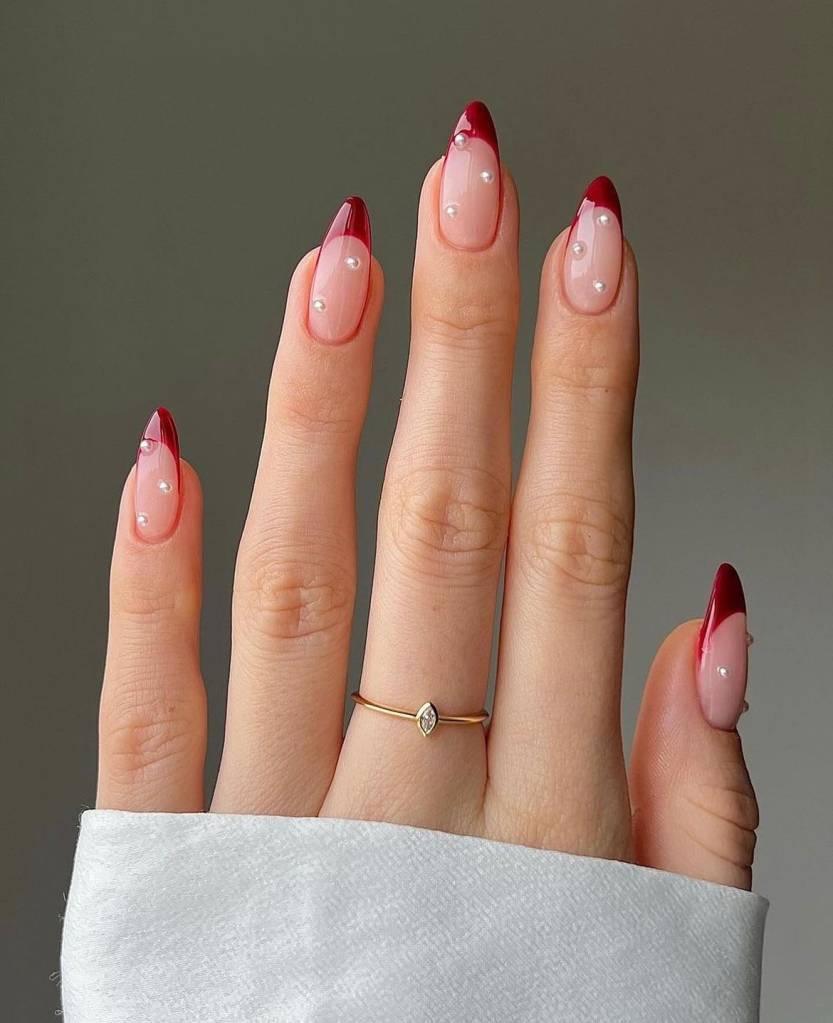 unhas-vermelhas-elegantes-para-inspirar-pérolas unhas vermelhas e elegantes