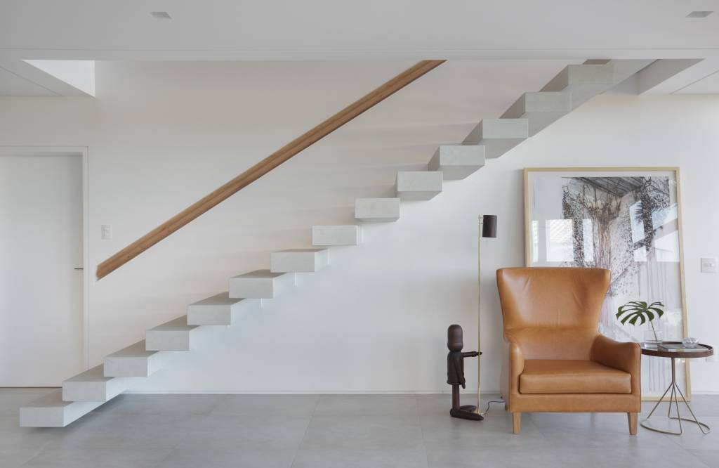cadeira embaixo da escada decorar embaixo da escada