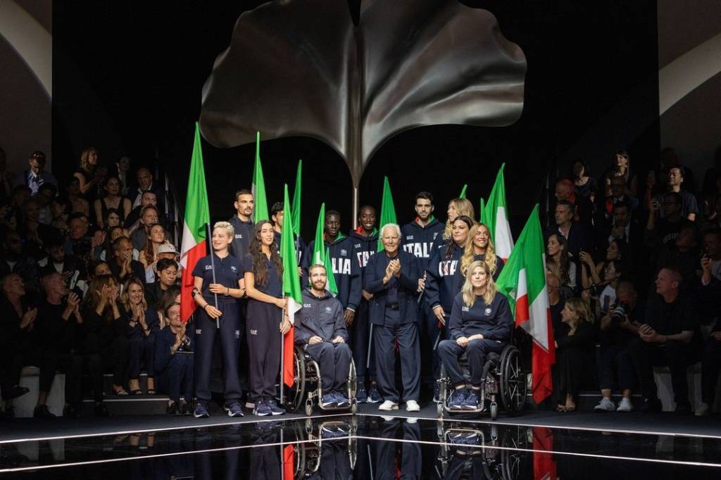 italia-roupa-cerimonia-de-abertura Look da Itália feito pela Armani para o uniforme da Itália na cerimônia de abertura das olimpíadas