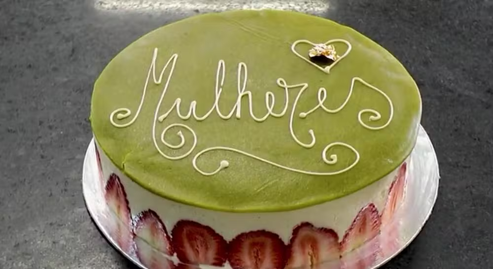 Receita de Fraisier, bolo de morango francês do “Mais Você”