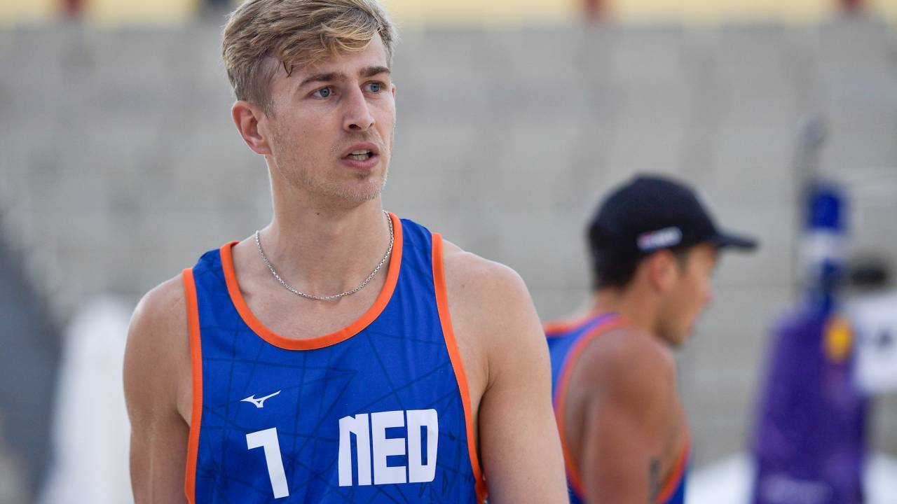O jogador de vôlei de praia Steen van de Velde