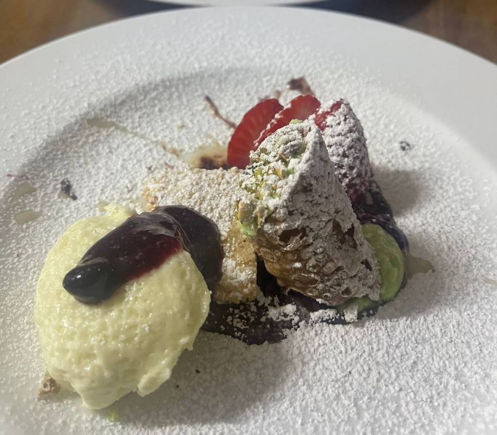 dia-dos-pais-restaurante-sabella Trio de sobremesas faz parte do menu de dia dos Pais da Cantina Sabella Antica Rosticceria, nos Jardins, em São Paulo