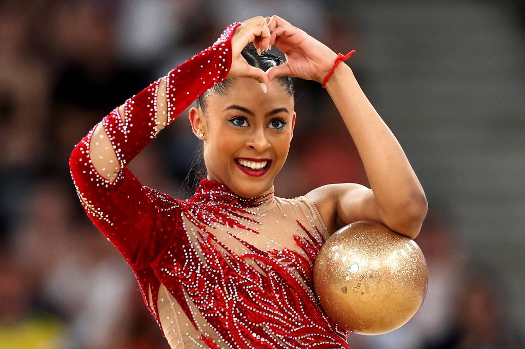 Rhythmic Gymnastics – Olympic Games Paris 2024: Day 13 maquiagens ginástica rítmica olimpíadas 2024 - barbara domingos