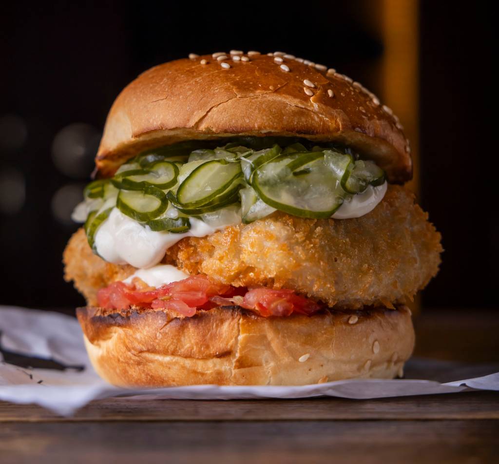 restaurantes-dia-dos-pais-milanesa-de-atum-torero-valese Sanduíche Milanesa de Atum é uma das criações do restaurante Torero Valese