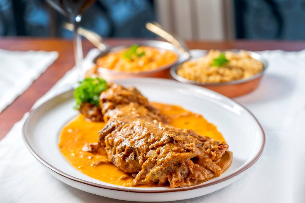 restaurantes-dia-dos-pais-rancho-portugues-A Perna de cabrito à moda de Braga 2 Perna de cabrito à moda de Braga é um dos pratos principais do Rancho Português para o Dia dos Pais