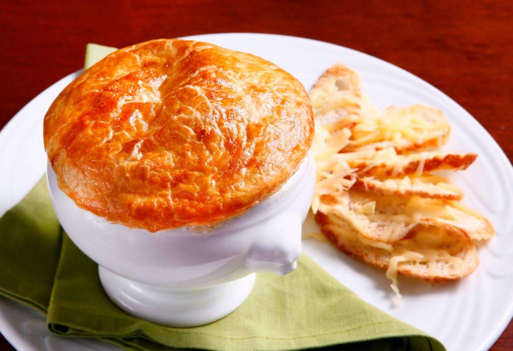 restaurantes-inverno-Bistot de Paris_sopa de cebola Sopa de cebola do Bistrot de Paris