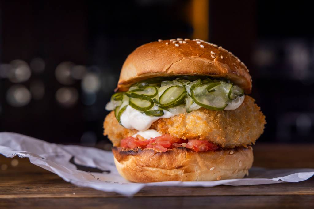 restaurantes-inverno-torero-valese Milanesa de Atum é um dos sanduíches com recheio quentinho no Torero Valese
