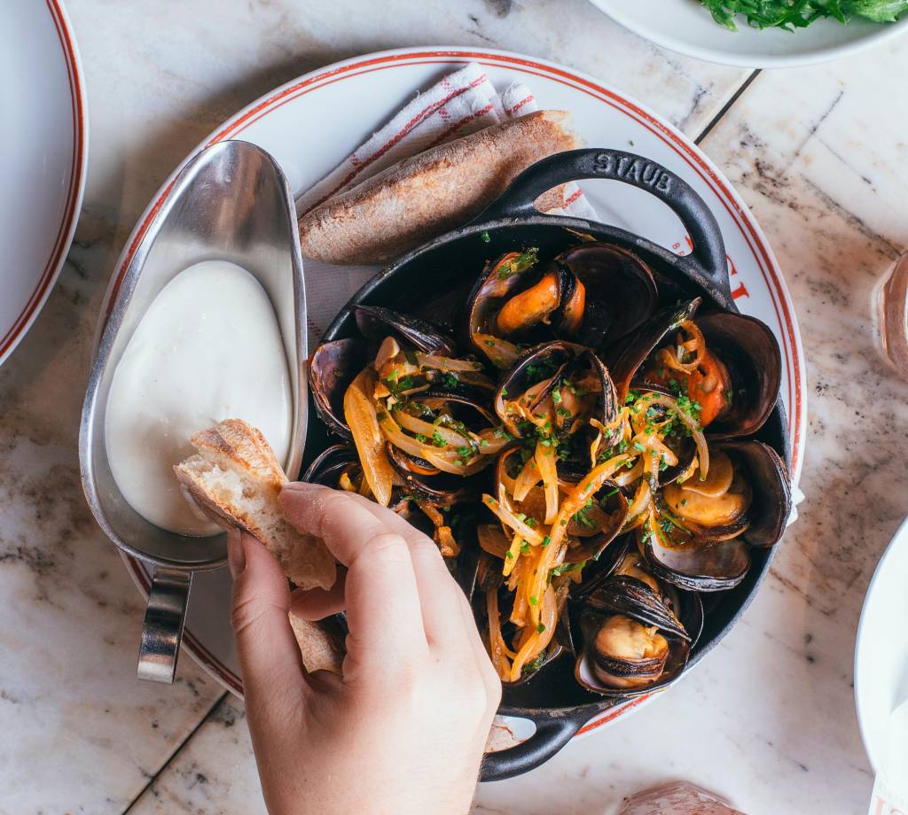 Moules et Frites do restaurante ICI Brasserie, em São Paulo