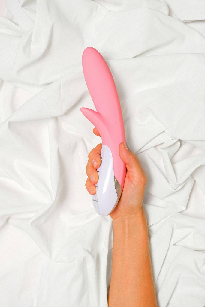 Dia do Sexo: 4 dicas práticas sobre como cuidar corretamente dos sex toys