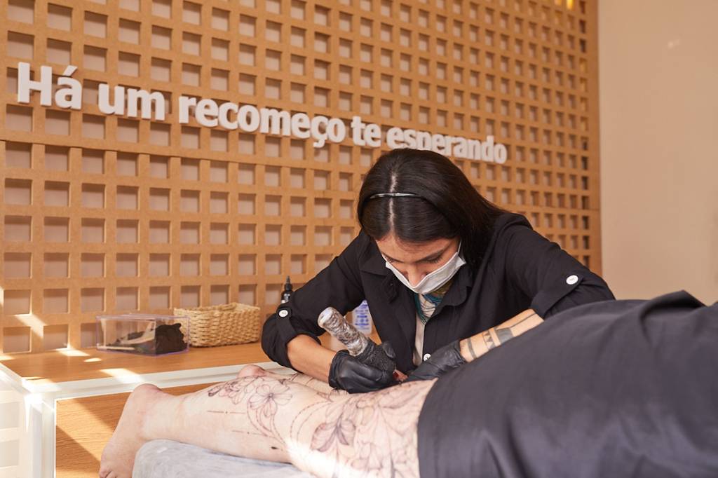 “Sobre Essa Pele”: série mostra ressignificação de cicatrizes a partir da tatuagem