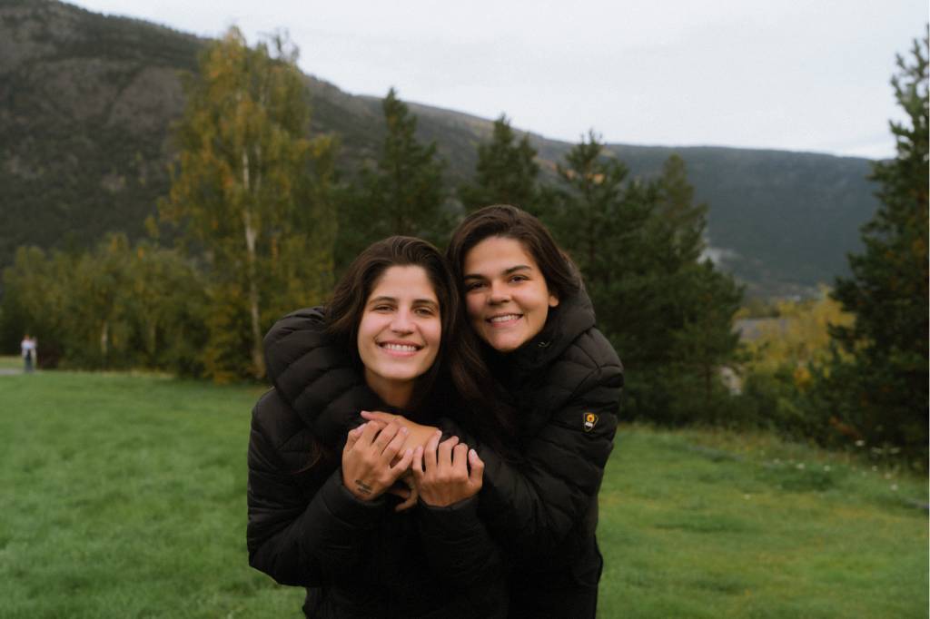 O mundo é delas: conheça a jornada de um casal viajante ao redor do globo