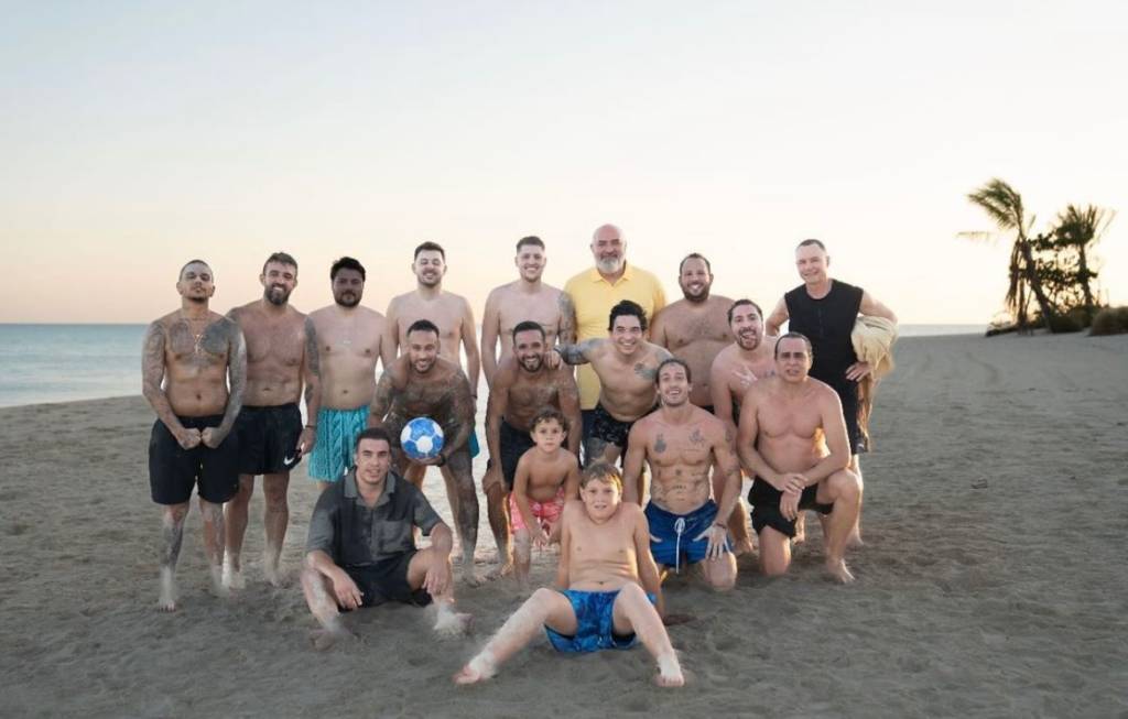 festa-mavie-futebol Filha de Neymar teve festa intimista na praia