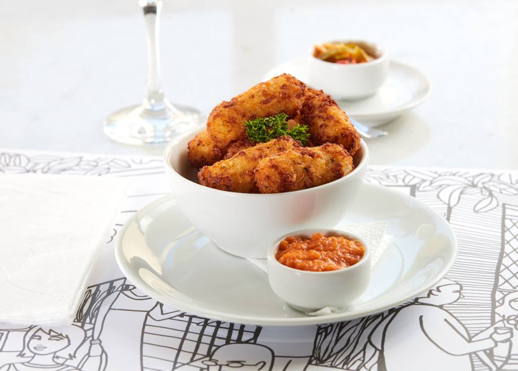 receitas-criancas-Bolinho-de-arroz Bolinho de arroz é super fácil de preparar com as crianças