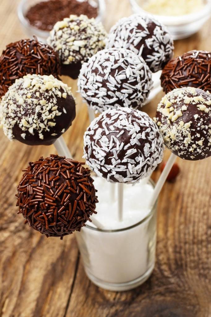receitas-criancas-brigadeiro-palito Brigadeiro de palito dá para ser feito junto com as crianças