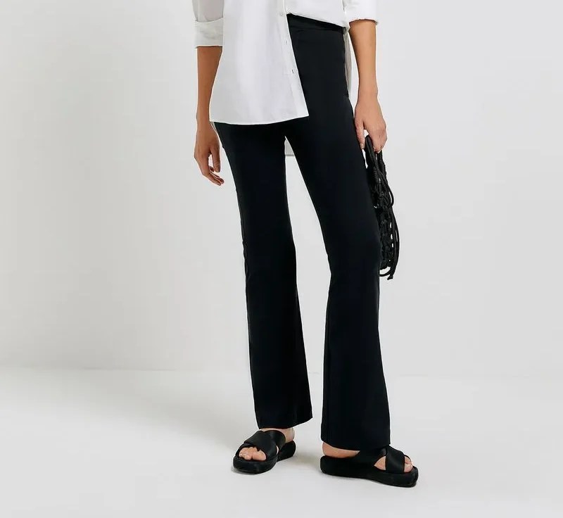 Calça flare preta